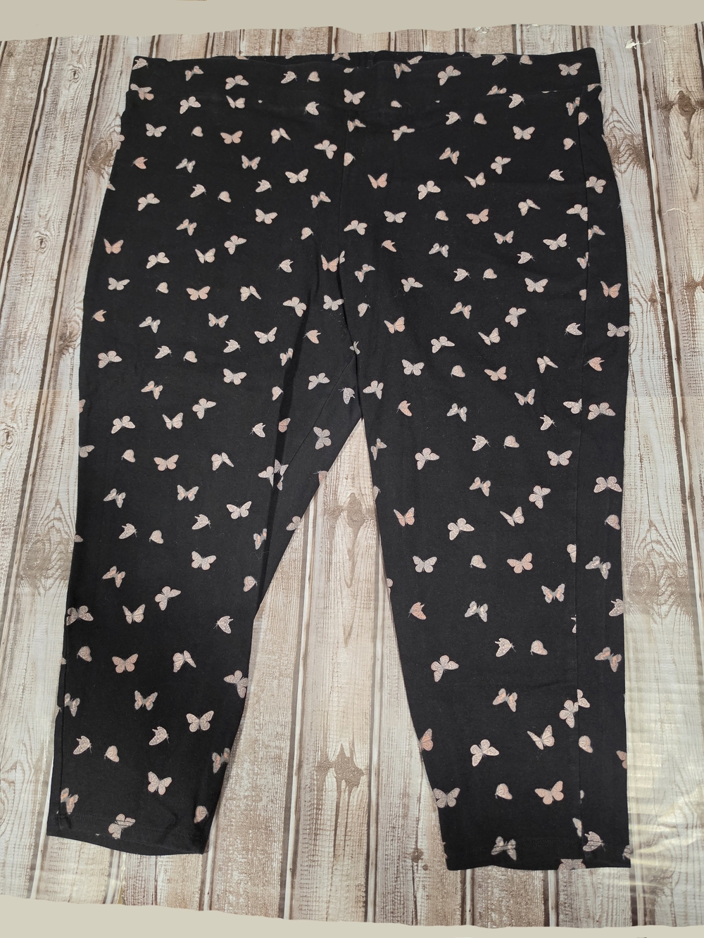 Torrid Black Capri Leggings With Butterfly Print Size 4